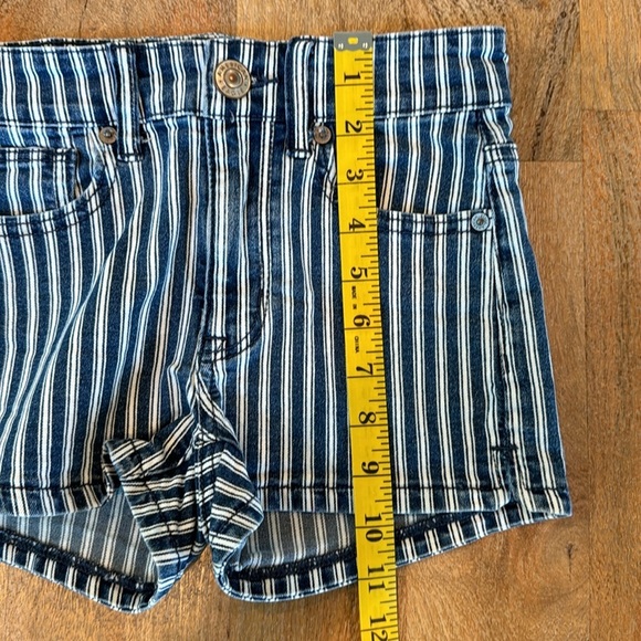 AMERICAN EAGLE • STRIPED HI-RISE SHORTIE • Size 00 Summer Shorts - Picture 5 of 11